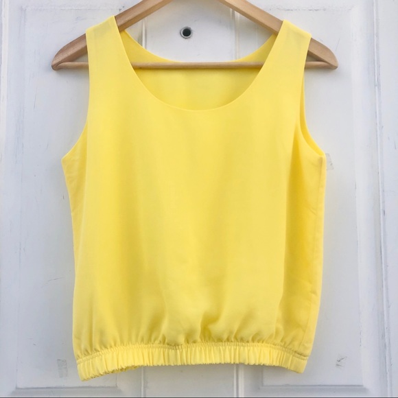 🛍NEW Yellow Sleeveless Chiffon Top - Picture 2 of 4